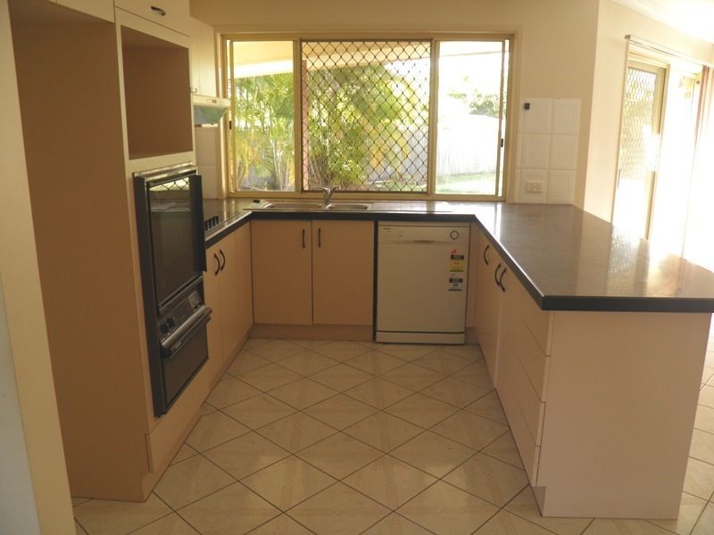 6 Mattes Place, Meadowbrook QLD 4131