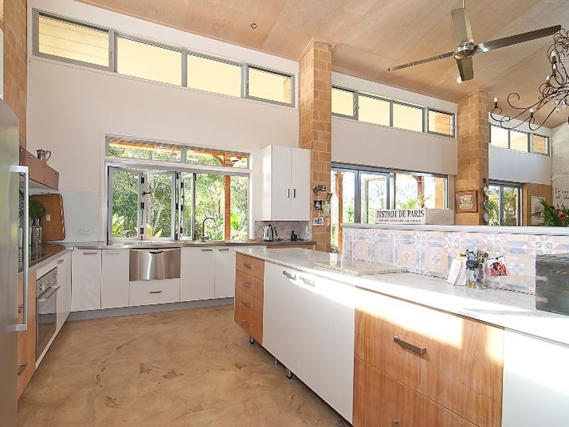 10 Armstrong Road, Belivah QLD 4207