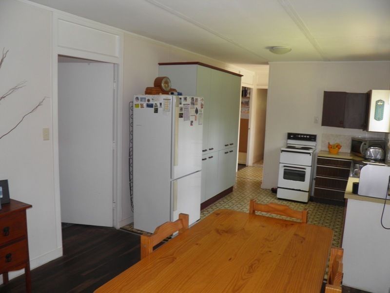 11 Mayflower Street, Daisy Hill QLD 4127