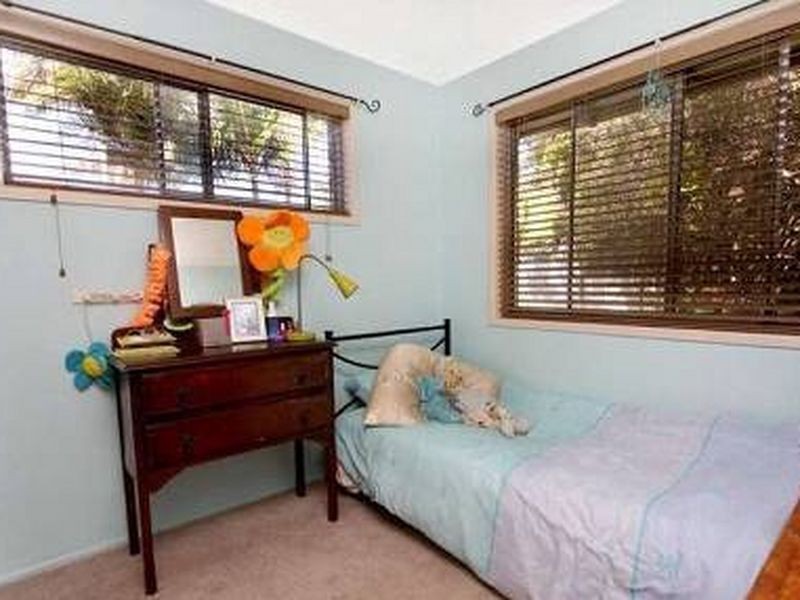 5 Deloraine Drive, Springwood QLD 4127