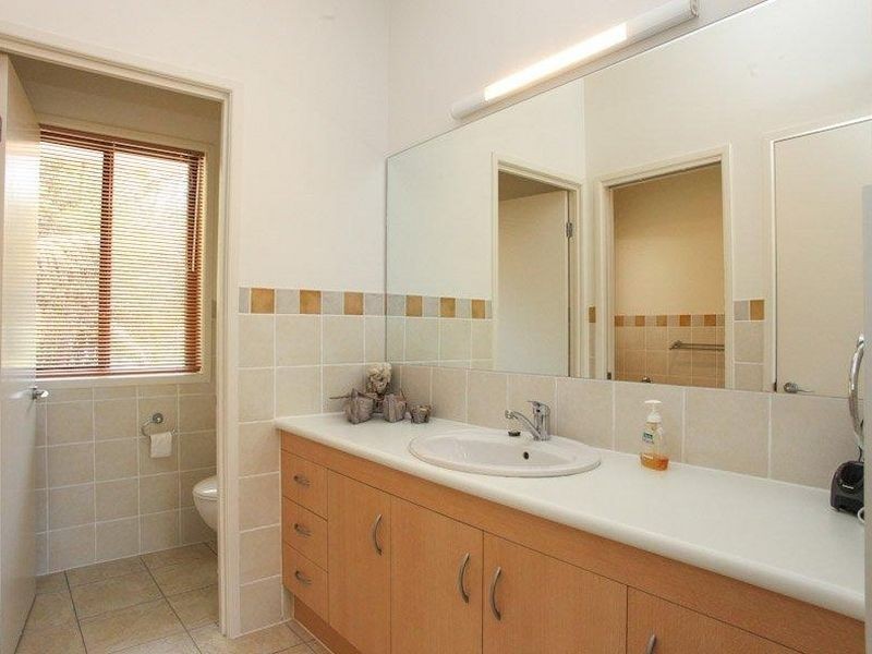 2/49 Trevallyan Drive, Daisy Hill QLD 4127