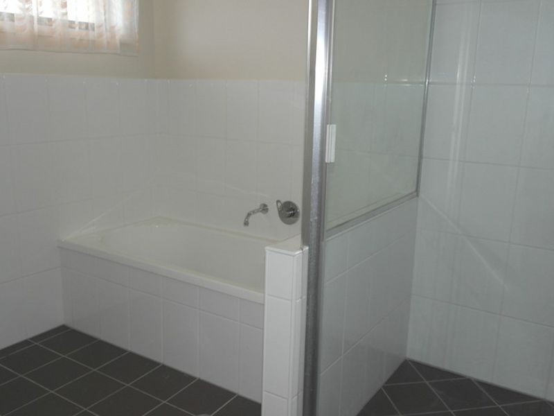 60 Peverell Street, Hillcrest QLD 4118