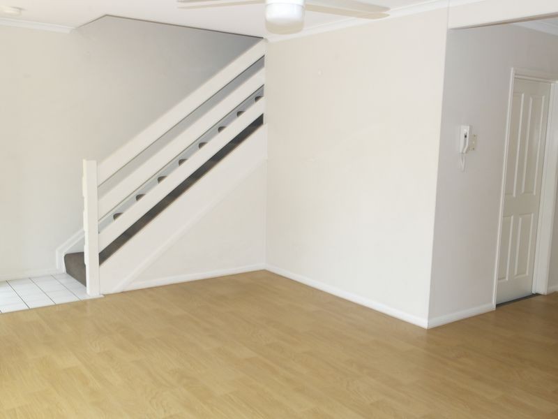 3/2 Efymia Court, Daisy Hill QLD 4127