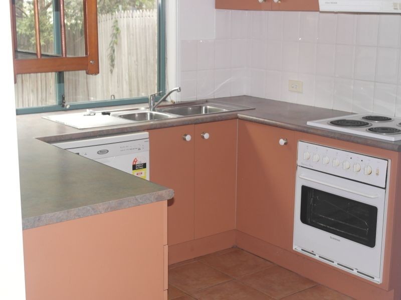 2/16 Michael Lynagh Drive, Daisy Hill QLD 4127