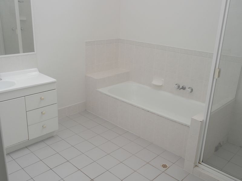 2/16 Michael Lynagh Drive, Daisy Hill QLD 4127