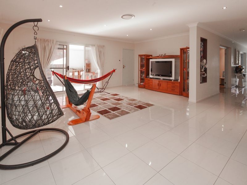 7 Ironbark Place, Heathwood QLD 4110