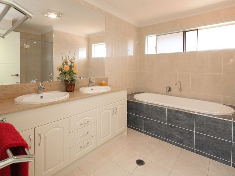 7 Ironbark Place, Heathwood QLD 4110