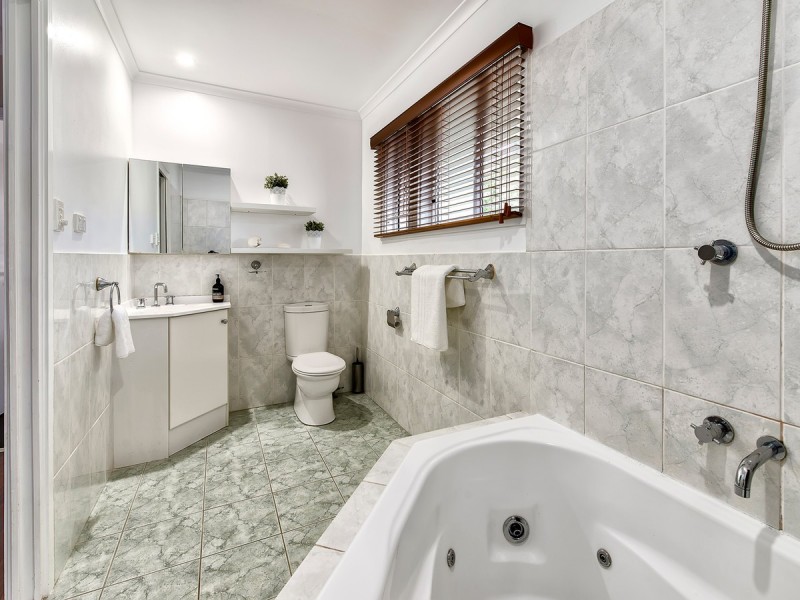 12 Chuter Street, Stafford Heights QLD 4053