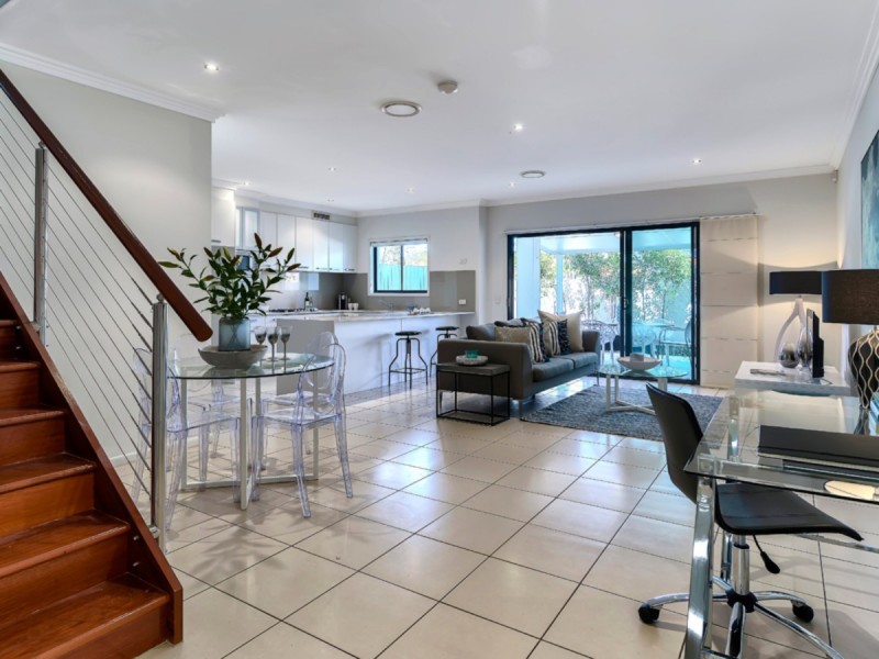 9/265 Cavendish Road, Coorparoo QLD 4151