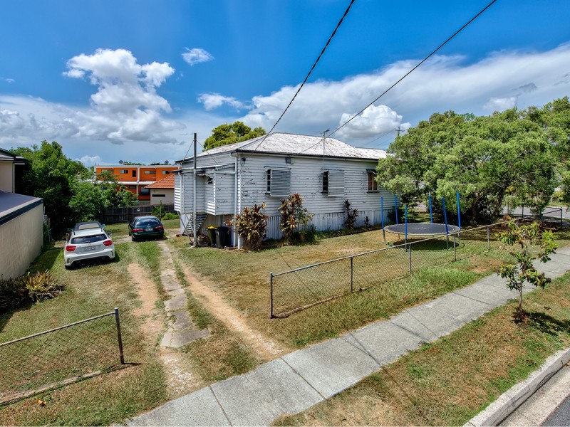 17 Gamelin Crescent, Stafford QLD 4053