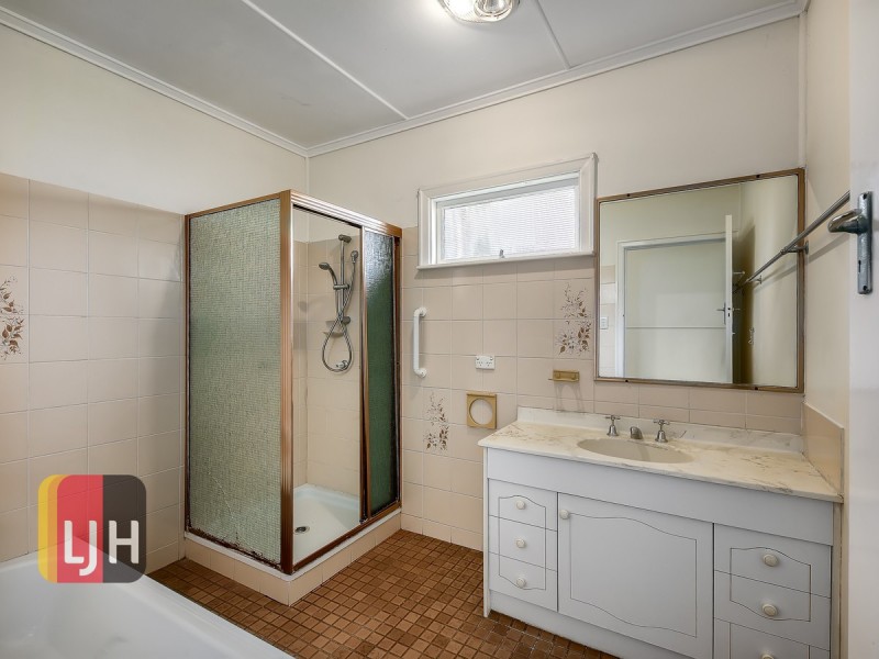 18 Quill Street, Stafford Heights QLD 4053