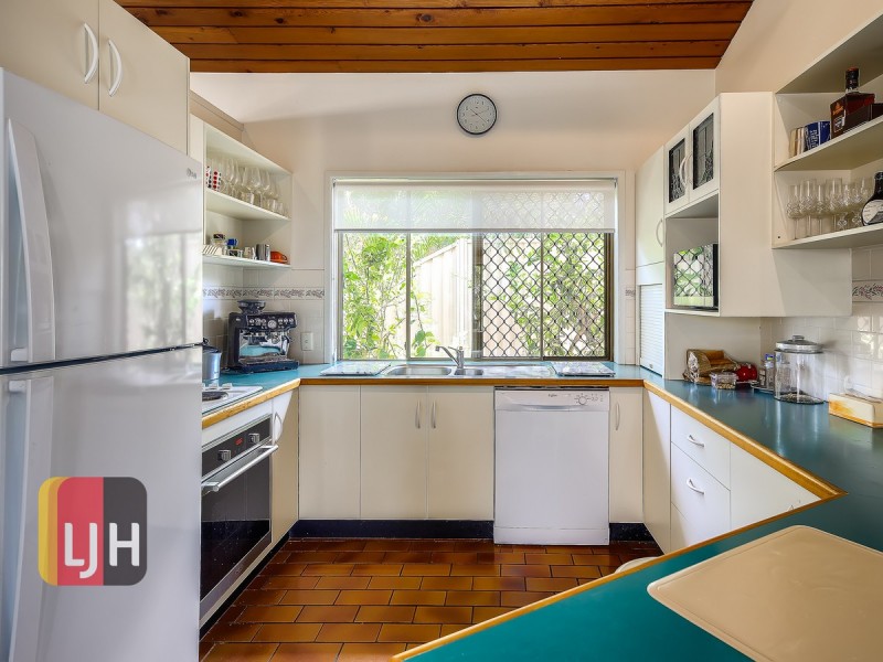 15 Falk Street, Stafford Heights QLD 4053