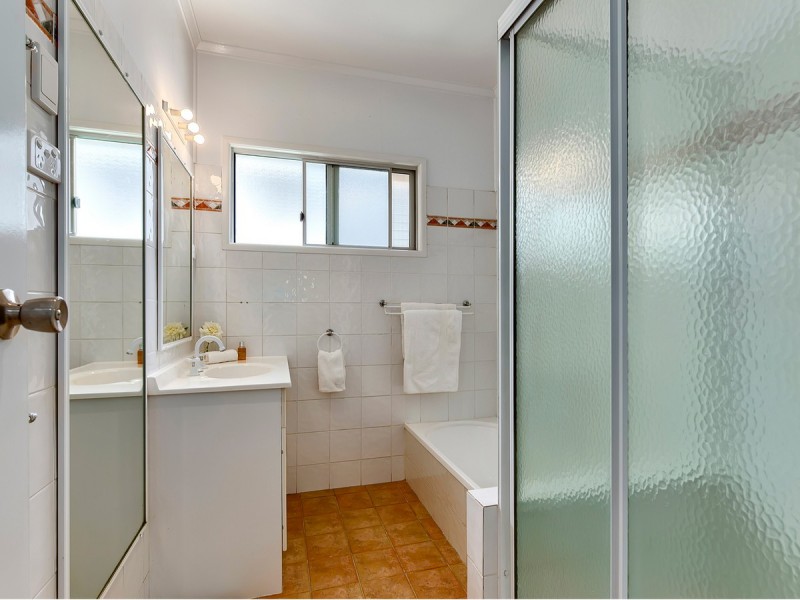 77 Broughton Road, Kedron QLD 4031