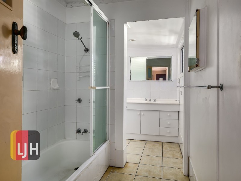 28 Armfield Street, Stafford QLD 4053