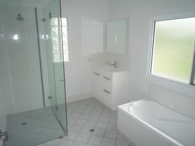 243 Kitchener Road, Stafford Heights QLD 4053