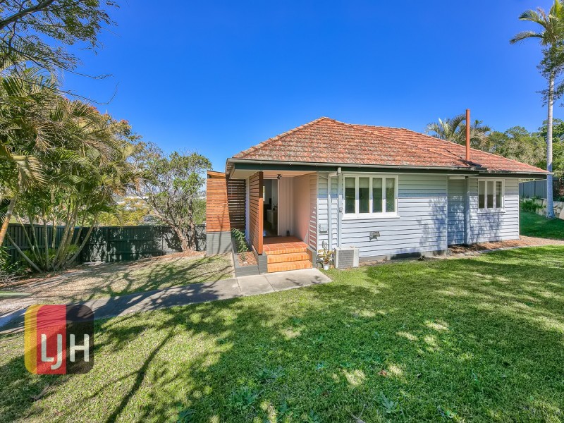 18 Wilgarning Street, Stafford Heights QLD 4053