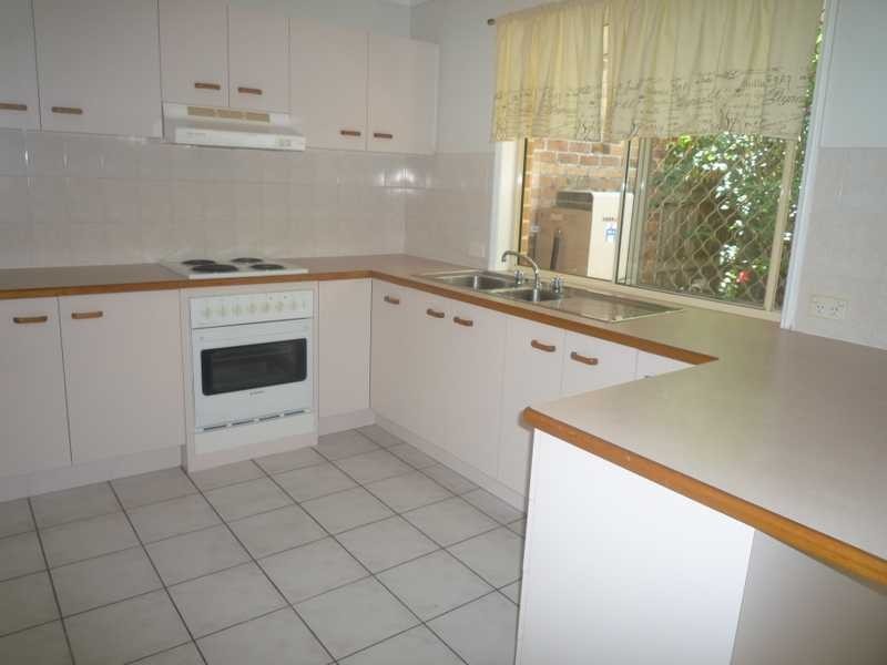 2/10 Rhodes Street, Stafford QLD 4053