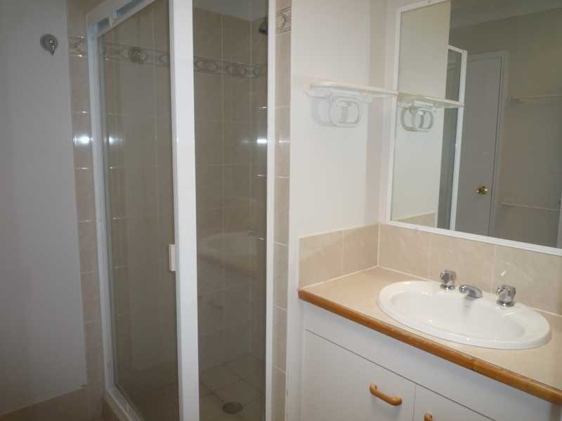 2/10 Rhodes Street, Stafford QLD 4053