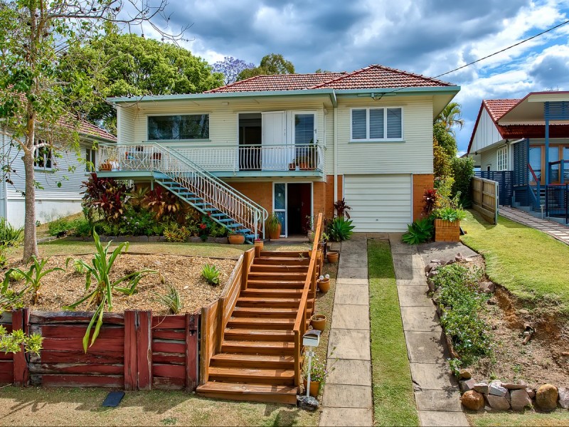 8 Mumbil Street, Stafford Heights QLD 4053