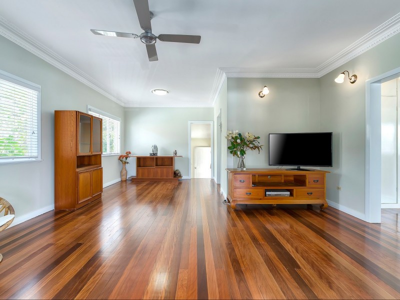 8 Mumbil Street, Stafford Heights QLD 4053