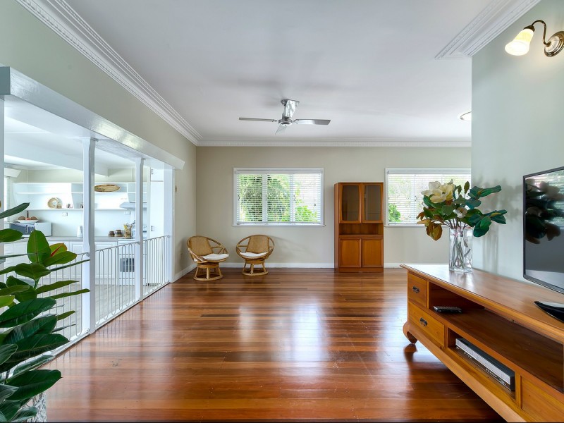 8 Mumbil Street, Stafford Heights QLD 4053