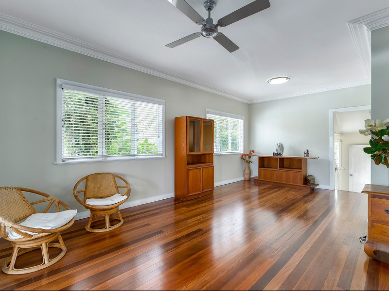 8 Mumbil Street, Stafford Heights QLD 4053