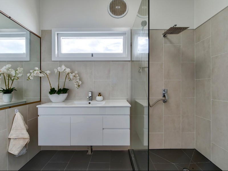 8 Mumbil Street, Stafford Heights QLD 4053