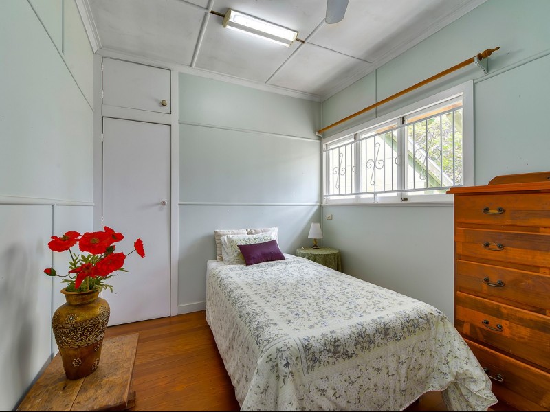 8 Mumbil Street, Stafford Heights QLD 4053