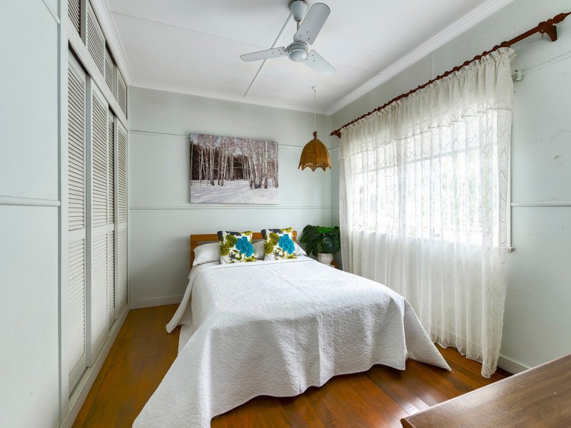 8 Mumbil Street, Stafford Heights QLD 4053