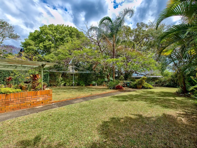 8 Mumbil Street, Stafford Heights QLD 4053