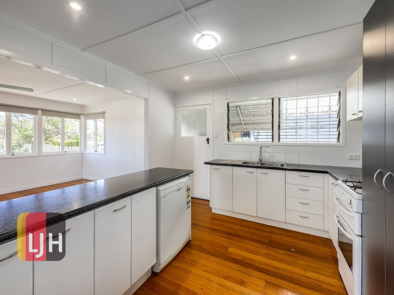 318 Kitchener Road, Stafford Heights QLD 4053