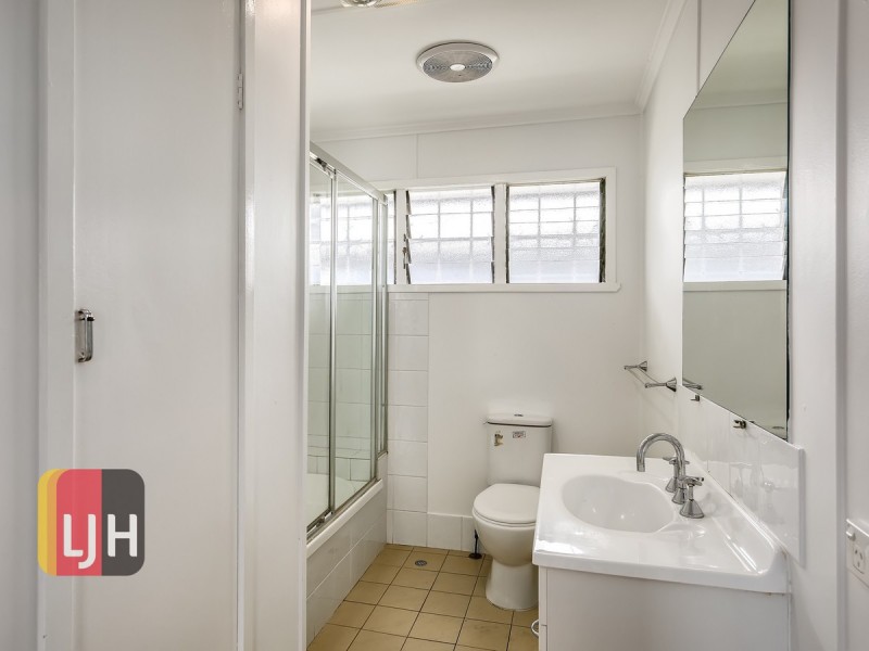 318 Kitchener Road, Stafford Heights QLD 4053