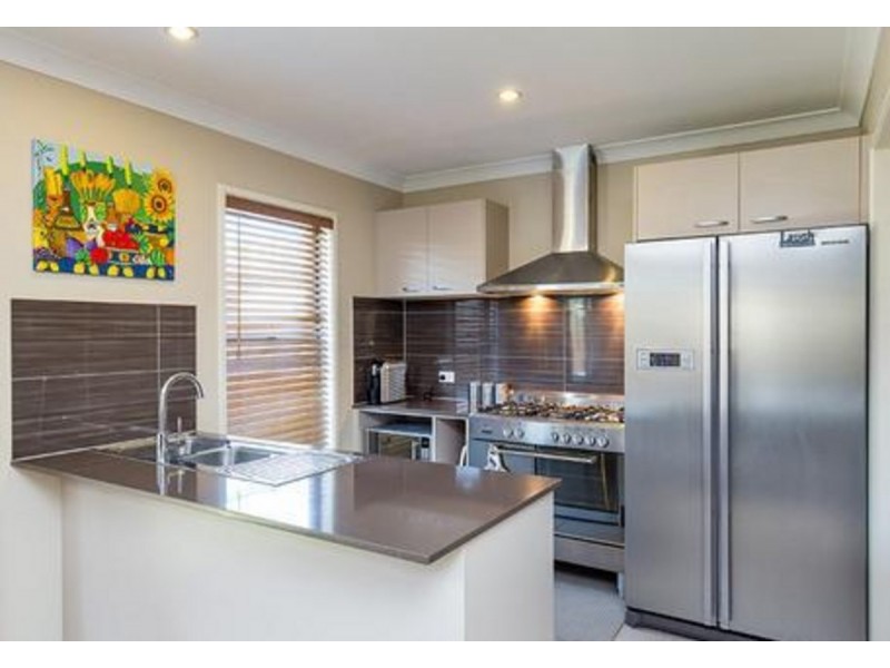 32 Lyrebird Crescent, Upper Kedron QLD 4055