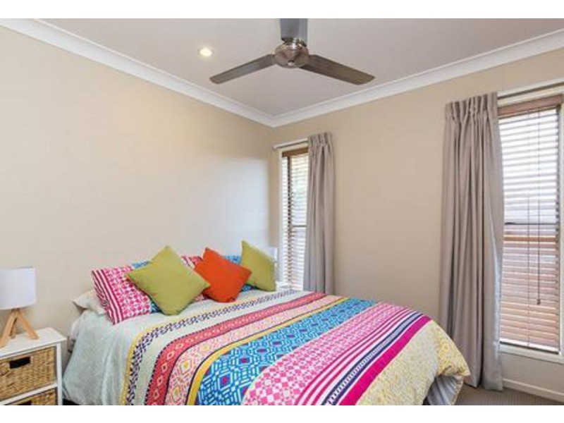 32 Lyrebird Crescent, Upper Kedron QLD 4055