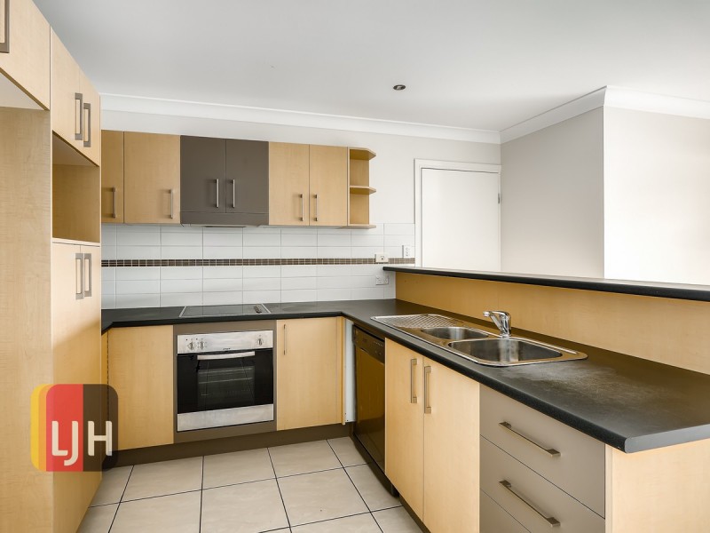 2/11 Cowan Street, Chermside QLD 4032