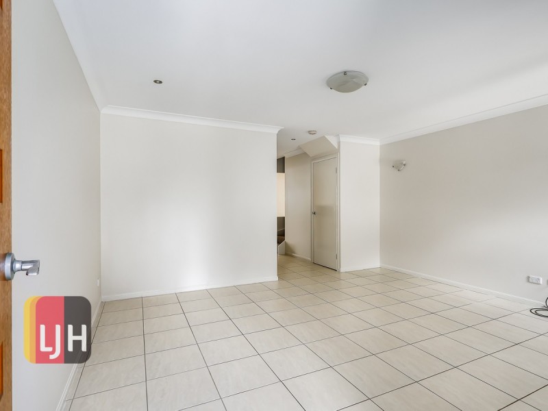 2/11 Cowan Street, Chermside QLD 4032