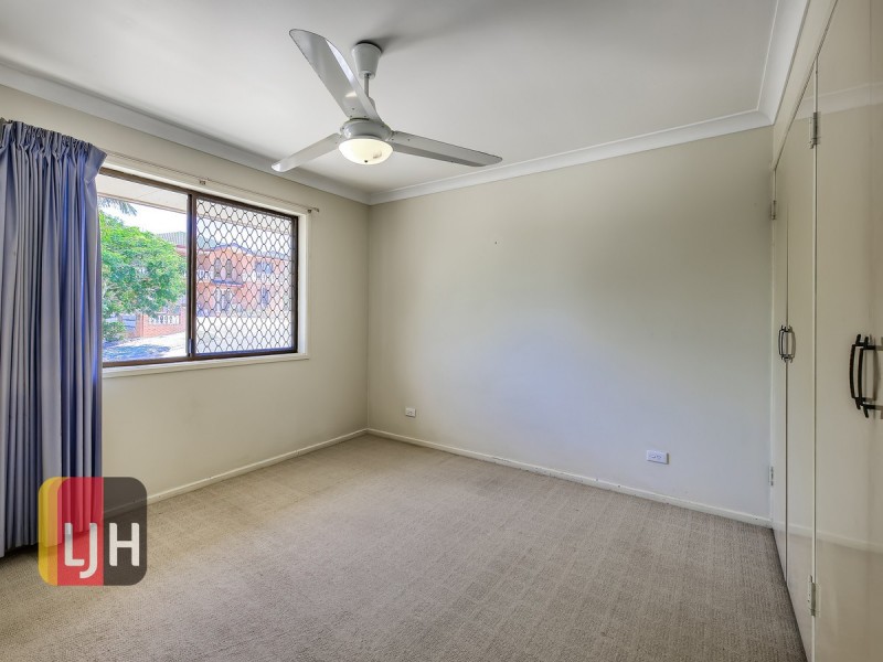 5 Hagman Street, Stafford Heights QLD 4053