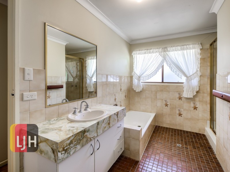 5 Hagman Street, Stafford Heights QLD 4053