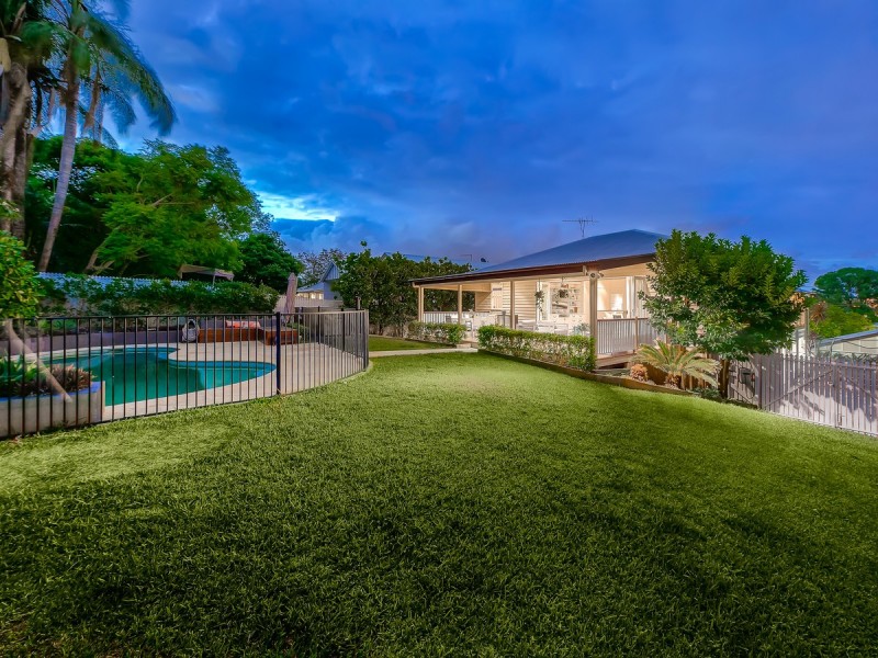 8 Daisy Street, Grange QLD 4051