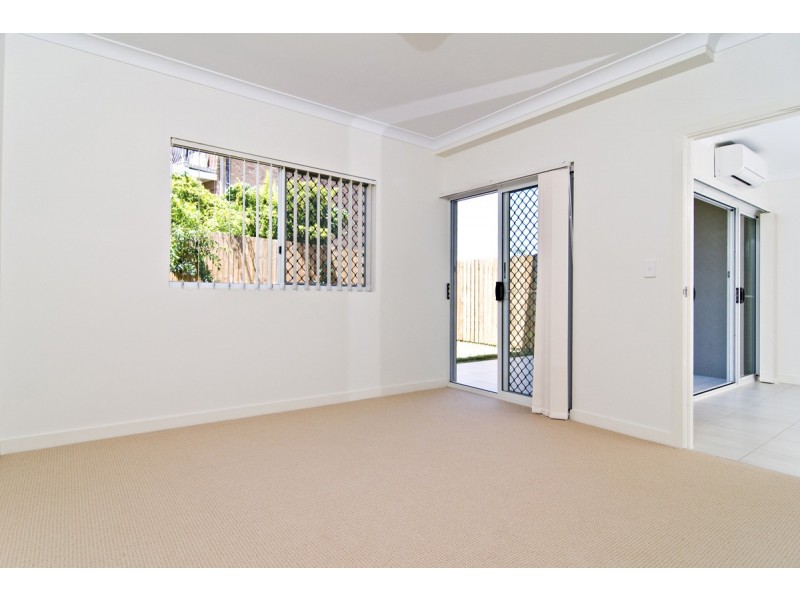 2/35 Hall Street, Chermside QLD 4032