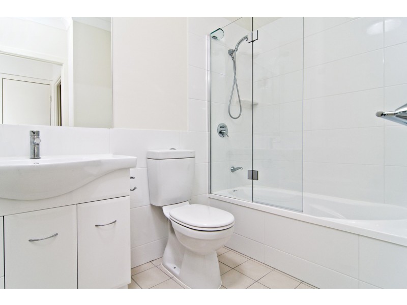 2/35 Hall Street, Chermside QLD 4032