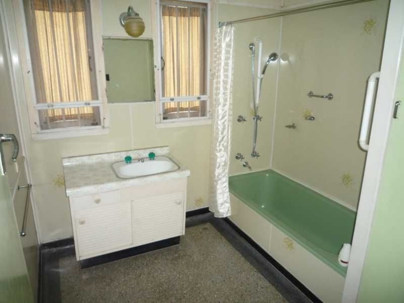 18 Almond Street, Nundah QLD 4012