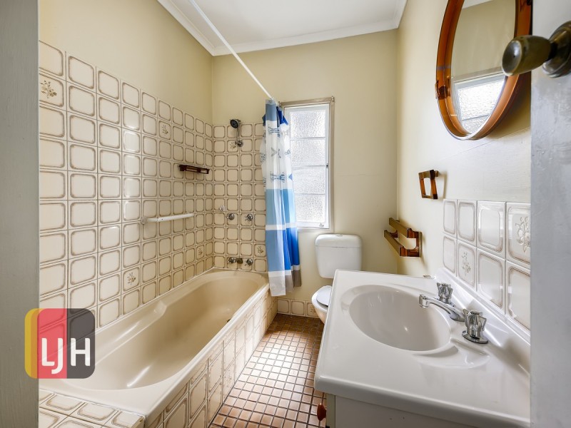 84 Wallace Street, Chermside QLD 4032