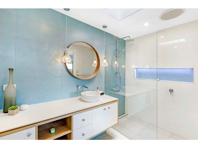 24 Belfort Street, Stafford Heights QLD 4053