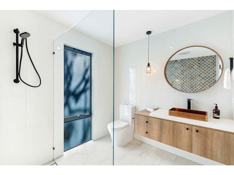 24 Belfort Street, Stafford Heights QLD 4053