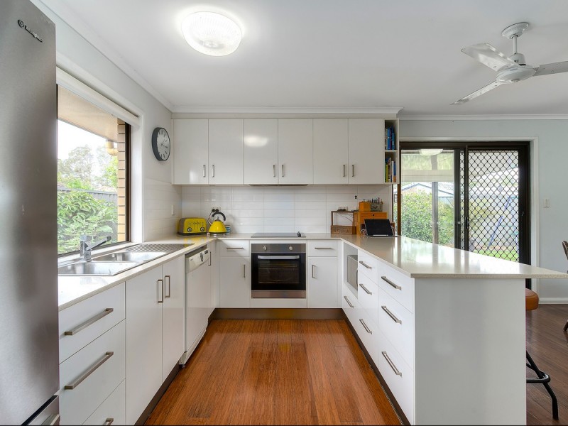 6 Ustinov Crescent, Mcdowall QLD 4053