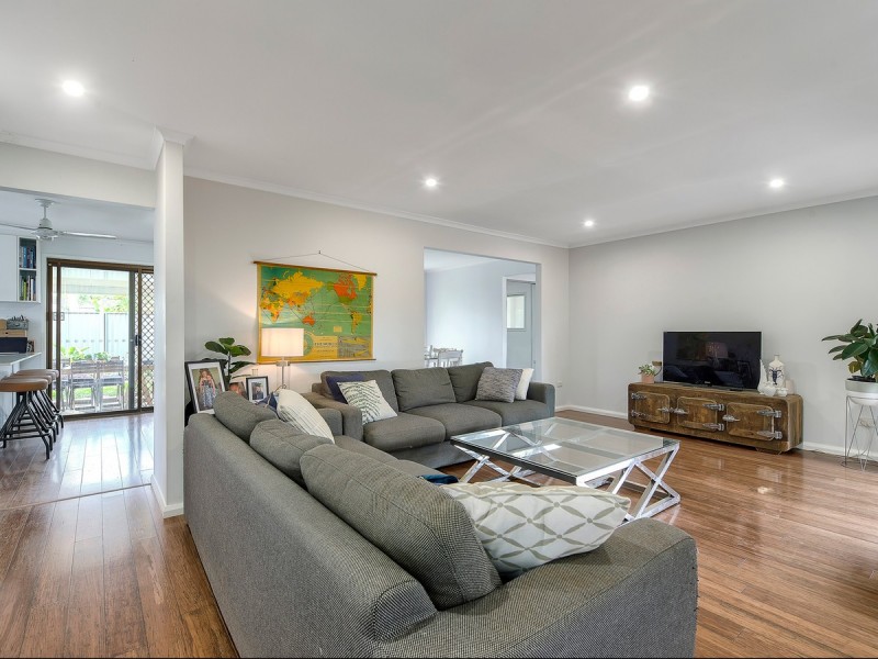 6 Ustinov Crescent, Mcdowall QLD 4053