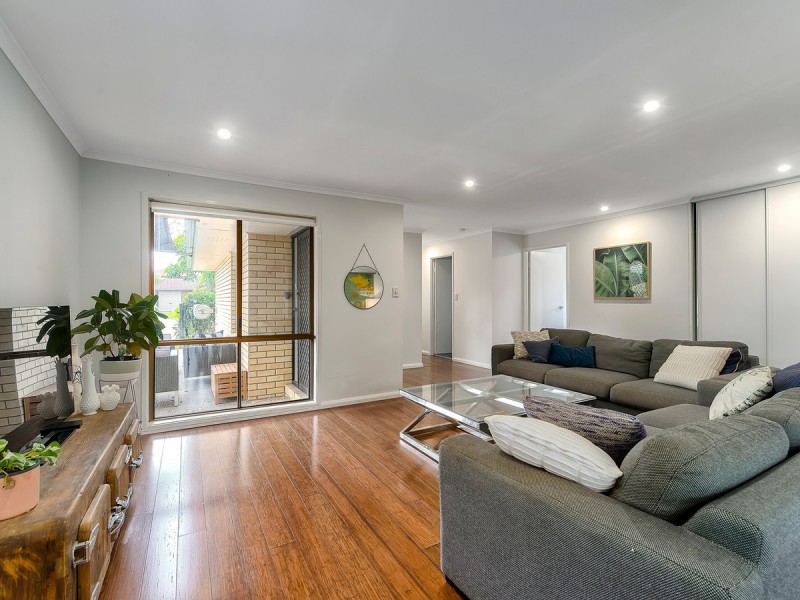 6 Ustinov Crescent, Mcdowall QLD 4053