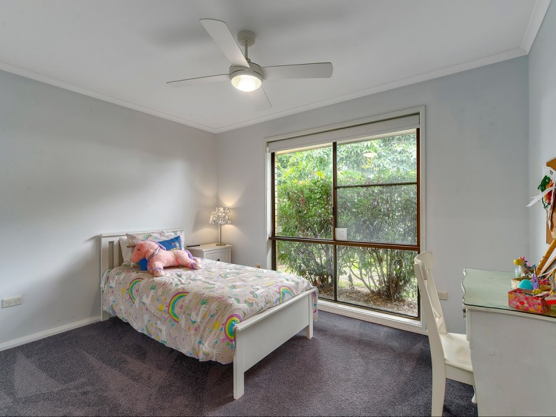 6 Ustinov Crescent, Mcdowall QLD 4053