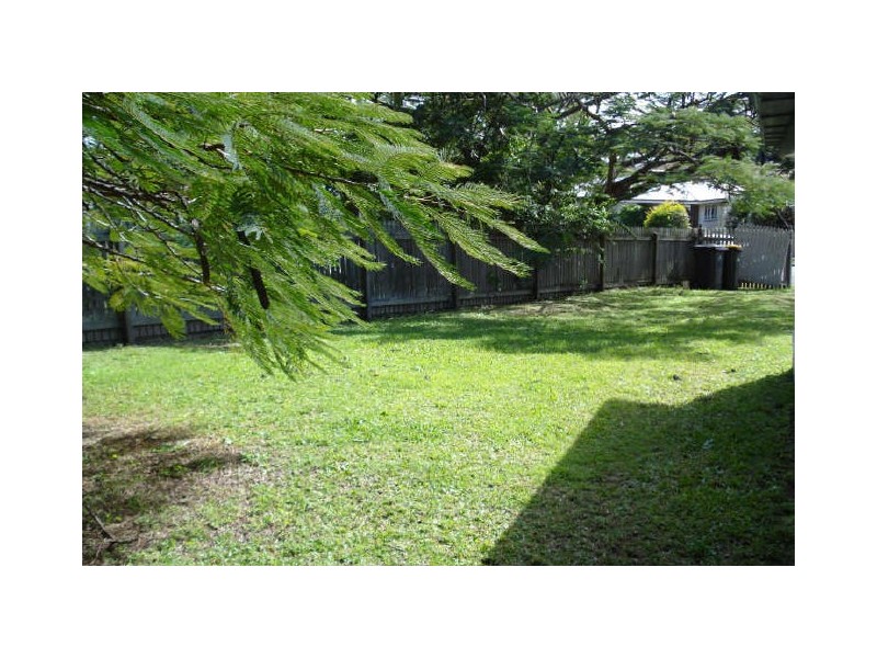 77 Tenth Avenue, Kedron QLD 4031